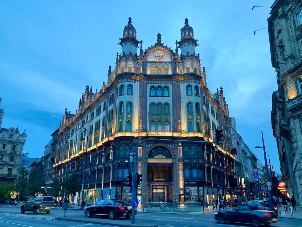 vuelos budapest pamplona